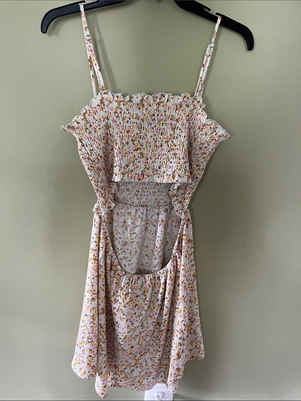 Forever 21 Ditsy Floral Smocked Mini Dress with Open Back. Size M.